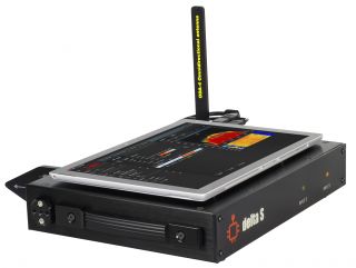 Delta S Reaalajas sweeper. Formaat: magnetiliste hoidikutega käeshoitav seade sülearvuti või tahvelarvuti jaoks. Sagedusvahemik 57 MHz - 6 GHz. Ajakohastamise kiirus 8 GHz sekundis